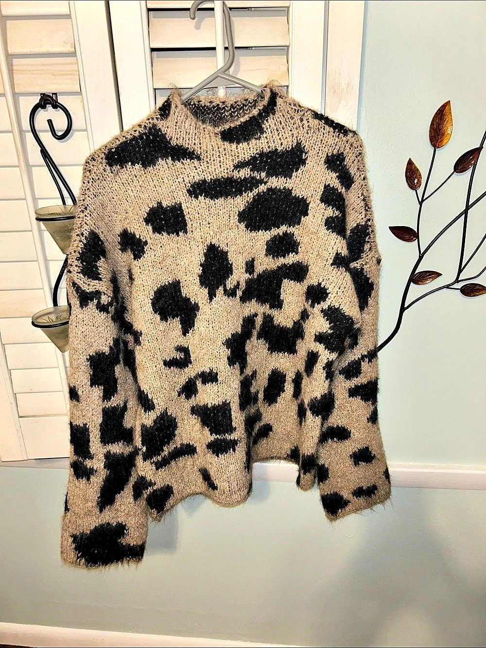 CYRUS Women's Animal Print Sweater Size Medium Like New